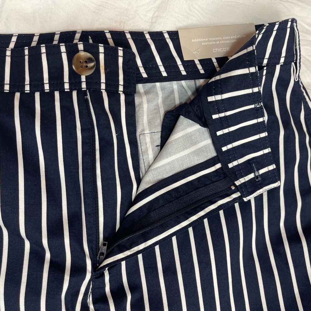 Chico’s navy and white stripes cotton wide leg crop stretch pants women’s size 6 - Picture 4 of 17